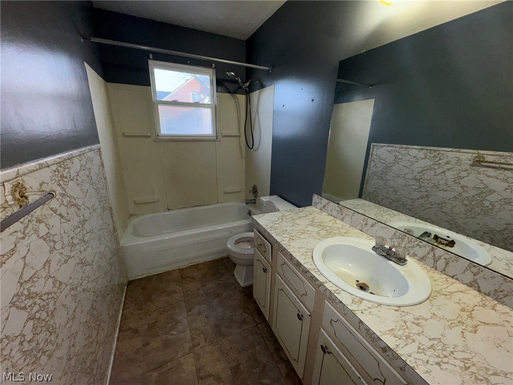 581 E 332nd Street Eastlake OH 44095