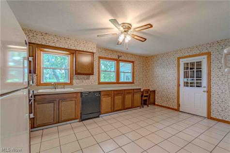 149 Pine Street Creston OH 44217