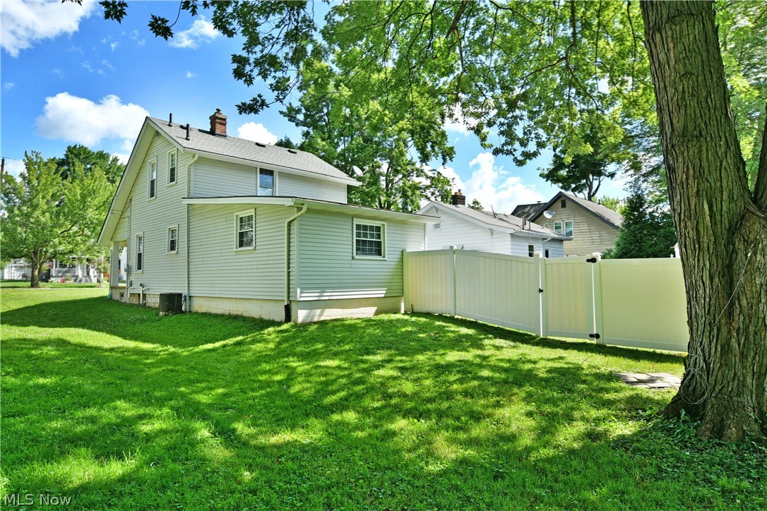23 Massachusetts Avenue Poland OH 44514