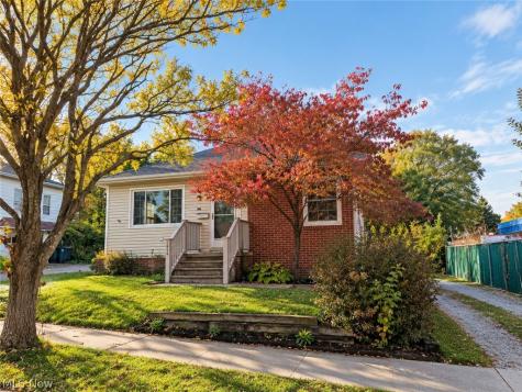 1824 Esther Avenue Akron OH 44312
