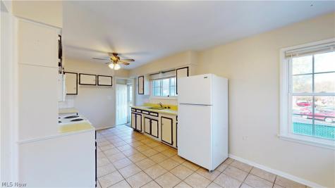 1824 Esther Avenue Akron OH 44312