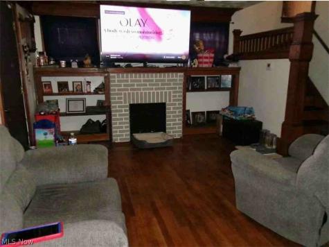 923 Bloomfield Avenue Akron OH 44302