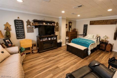 905 West Drive Sheffield Lake OH 44054