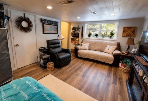 905 West Drive Sheffield Lake OH 44054