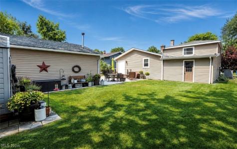 905 West Drive Sheffield Lake OH 44054