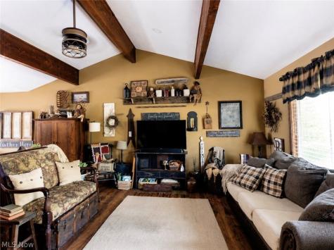 905 West Drive Sheffield Lake OH 44054