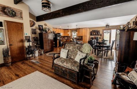 905 West Drive Sheffield Lake OH 44054