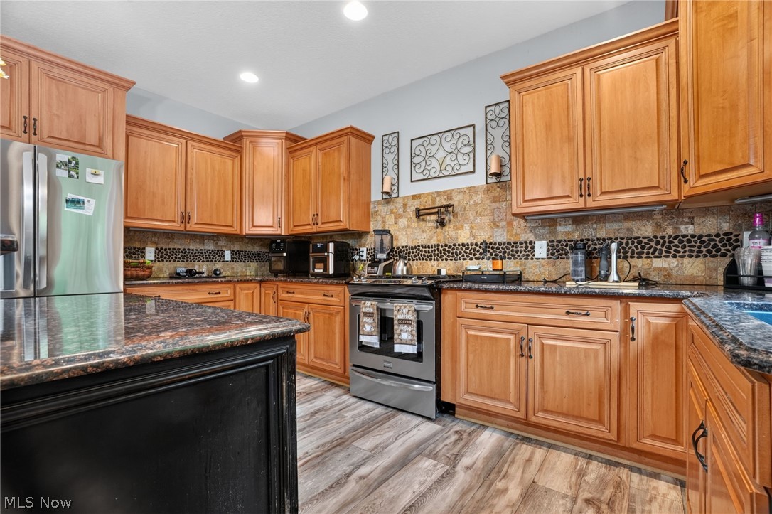 9609 Cliffview Street NW Clinton OH 44216