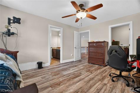 9609 Cliffview Street NW Clinton OH 44216