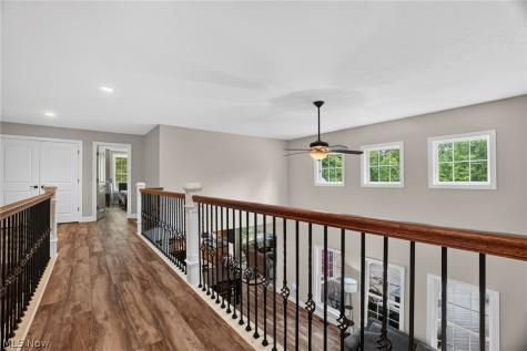 9609 Cliffview Street NW Clinton OH 44216