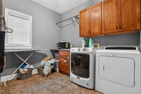 9609 Cliffview Street NW Clinton OH 44216