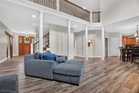 9609 Cliffview Street NW Clinton OH 44216