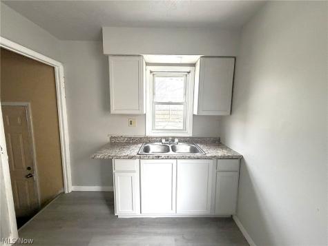 4180 E 148th Street Cleveland OH 44128