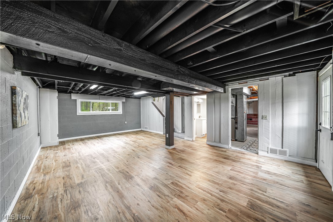 9564 Wolf Road Windham OH 44288