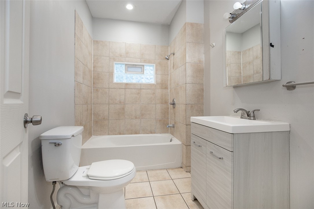 12904 Kadel Avenue Cleveland OH 44135