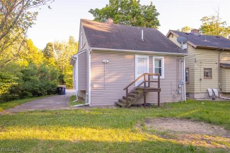 12904 Kadel Avenue Cleveland OH 44135