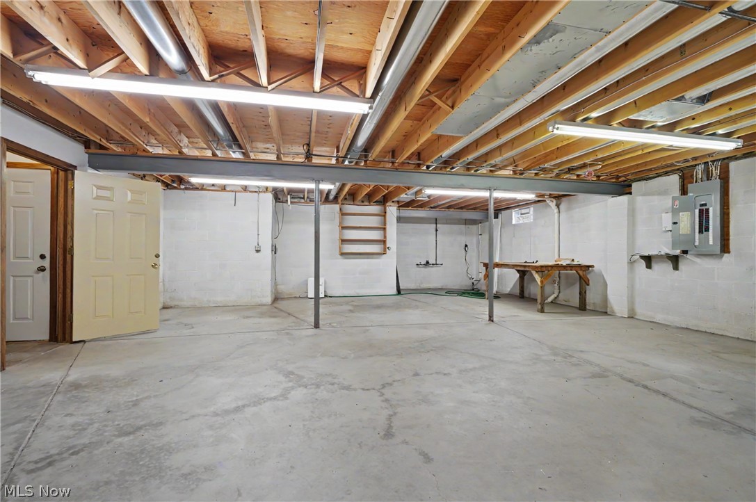 268 S Bayshore Drive Columbiana OH 44408