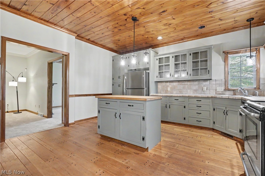 268 S Bayshore Drive Columbiana OH 44408