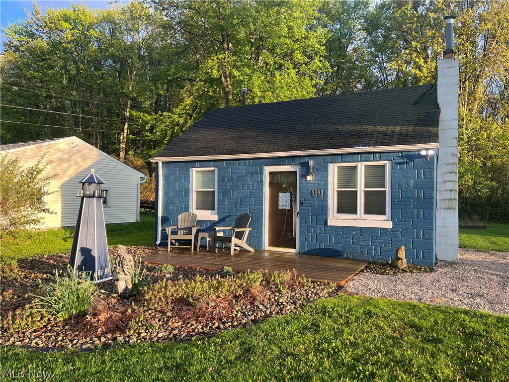 4448 Lake Drive N Geneva OH 44041