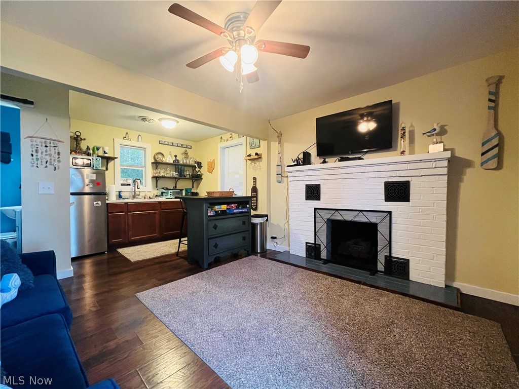 4448 Lake Drive N Geneva OH 44041