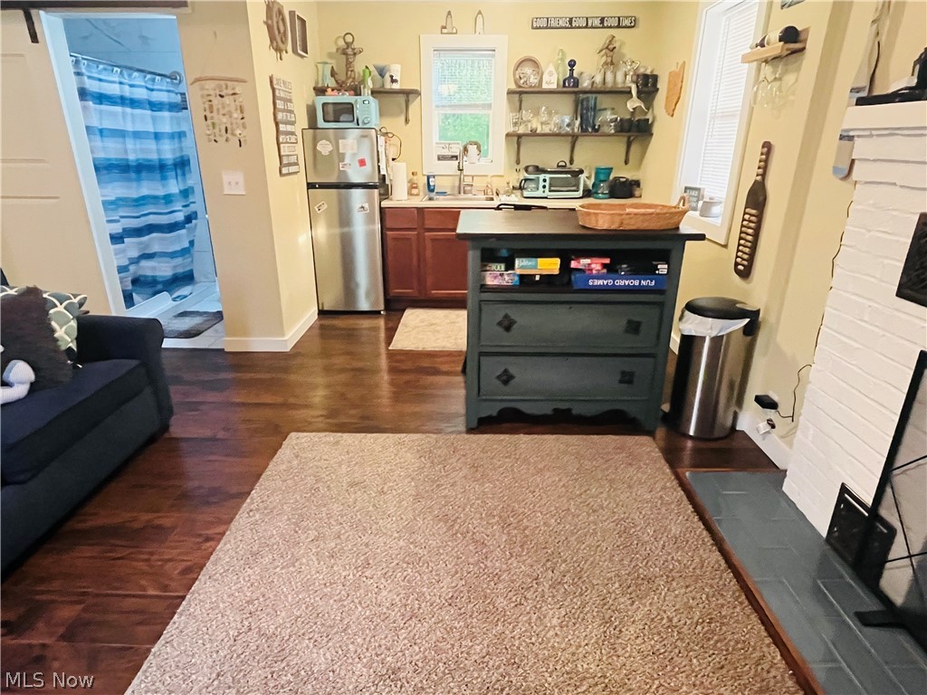 4448 Lake Drive N Geneva OH 44041
