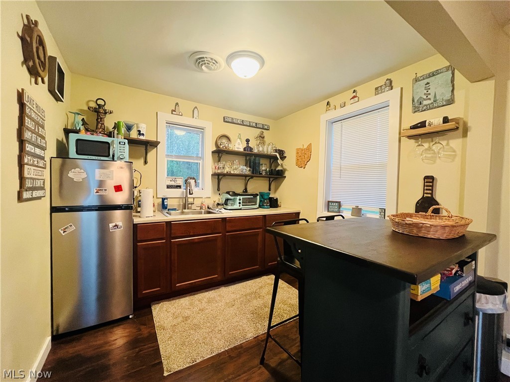 4448 Lake Drive N Geneva OH 44041