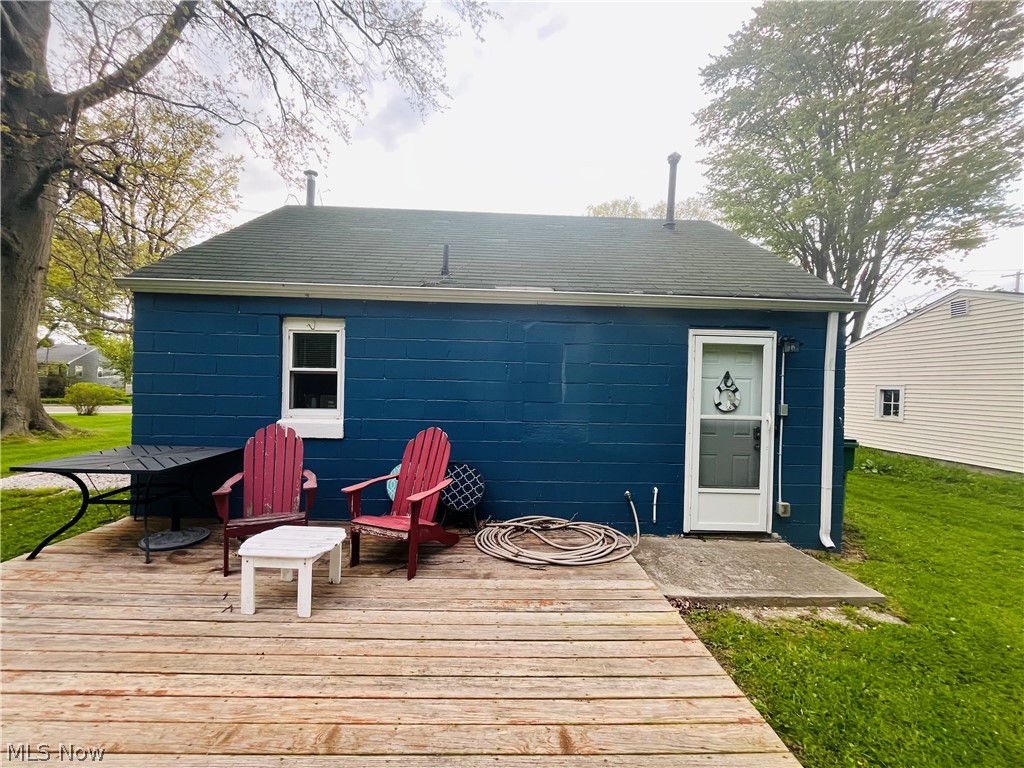 4448 Lake Drive N Geneva OH 44041
