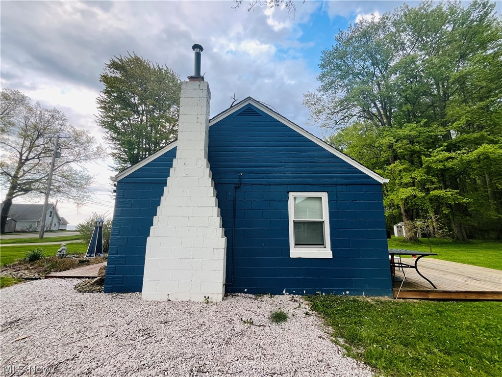 4448 Lake Drive N Geneva OH 44041