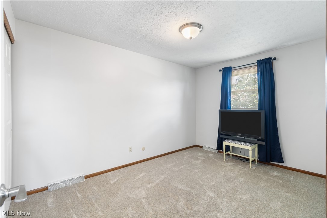 6753 Firestone Road NE Canton OH 44721