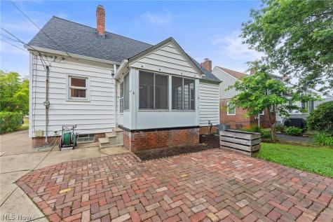 1527 Oakmount Road South Euclid OH 44121
