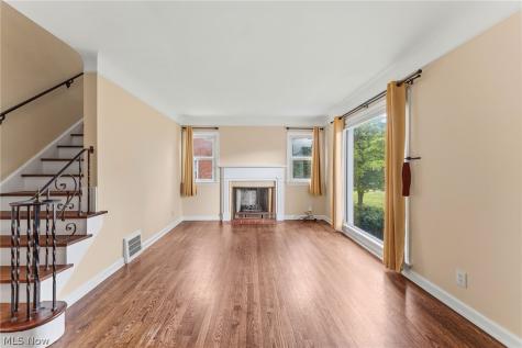 1527 Oakmount Road South Euclid OH 44121