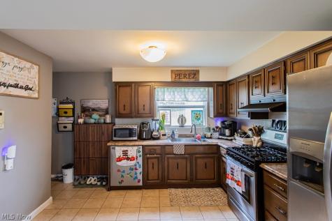 922 Nancy Avenue Niles OH 44446