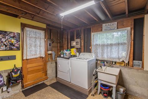 922 Nancy Avenue Niles OH 44446