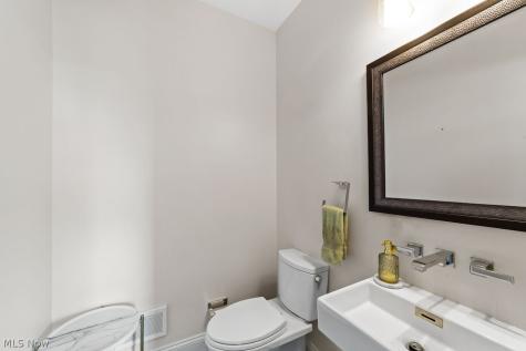 2305 Thurman Avenue Cleveland OH 44113
