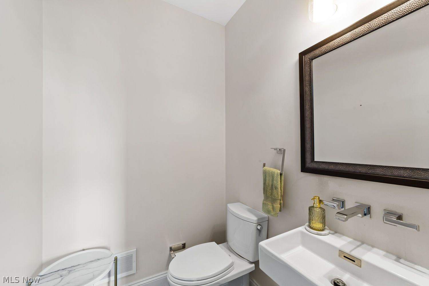2305 Thurman Avenue Cleveland OH 44113