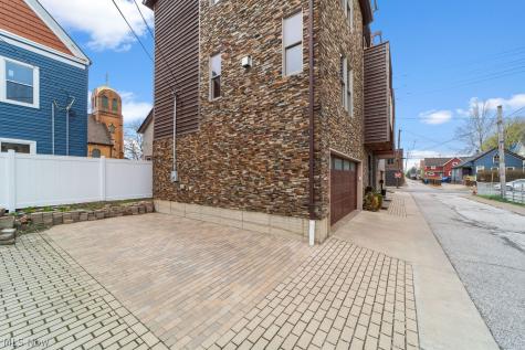 2305 Thurman Avenue Cleveland OH 44113