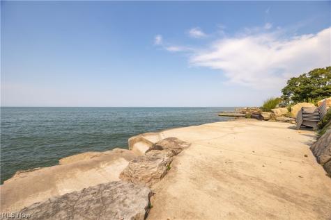 4247 E Lake Road Sheffield Lake OH 44054