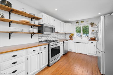 4247 E Lake Road Sheffield Lake OH 44054