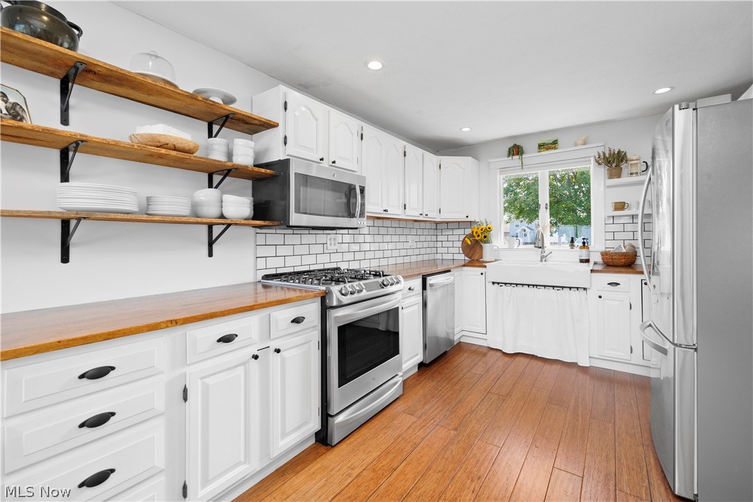 4247 E Lake Road Sheffield Lake OH 44054
