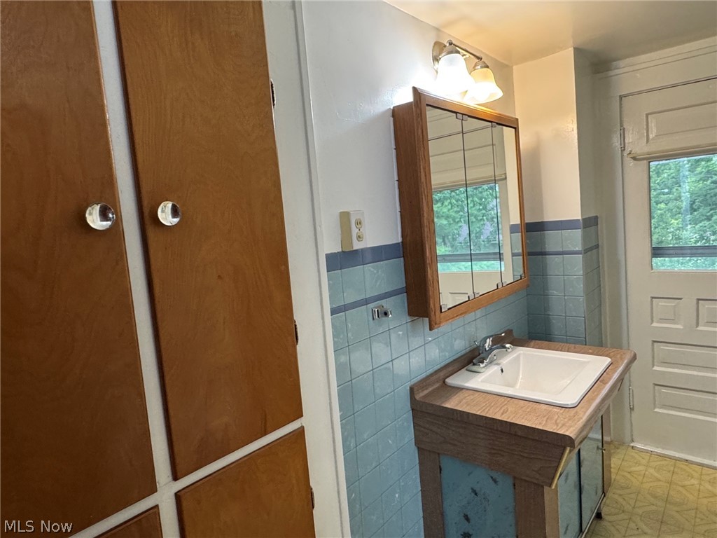 582 Robinette Court Akron OH 44310