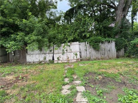 582 Robinette Court Akron OH 44310