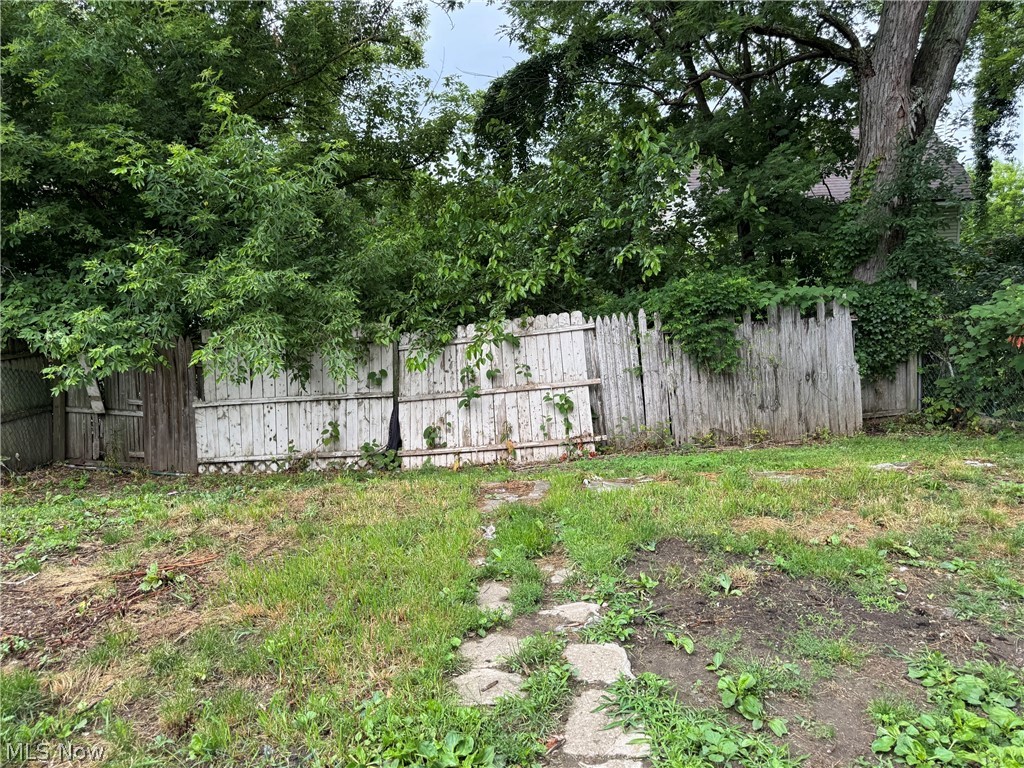 582 Robinette Court Akron OH 44310