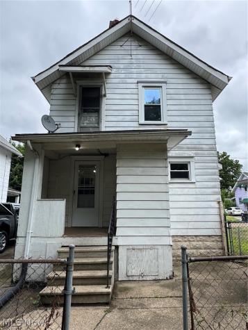582 Robinette Court Akron OH 44310