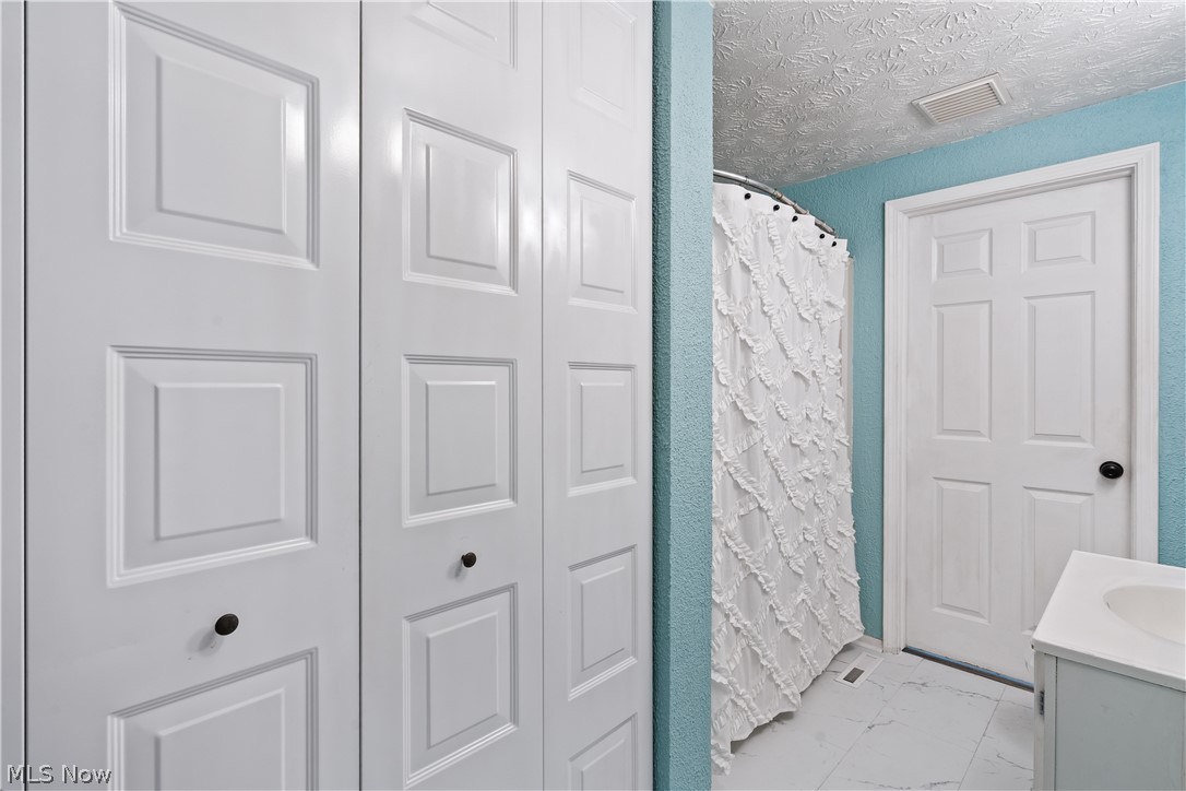 2700 Elizabeth Drive SW Lordstown OH 44481