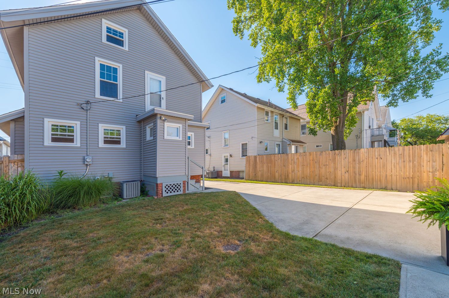 1636 Larchmont Avenue Lakewood OH 44107