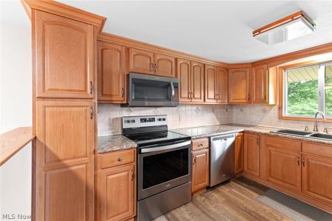 160 W Mohawk Drive Malvern OH 44644