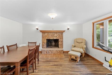 160 W Mohawk Drive Malvern OH 44644