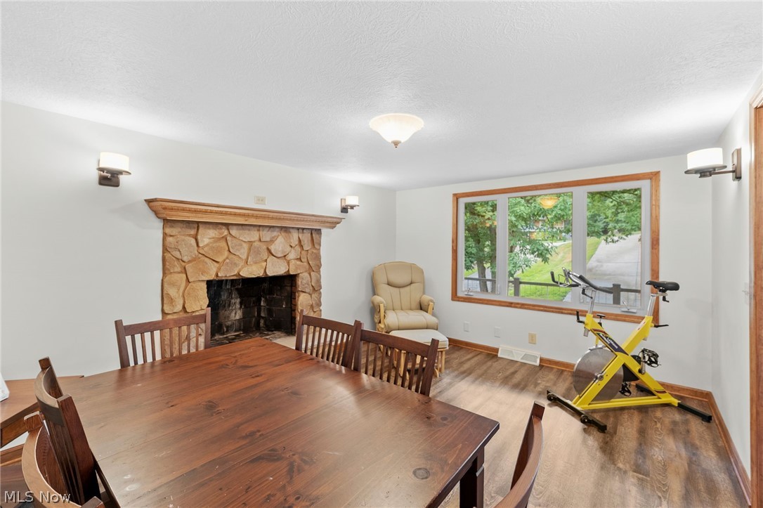 160 W Mohawk Drive Malvern OH 44644
