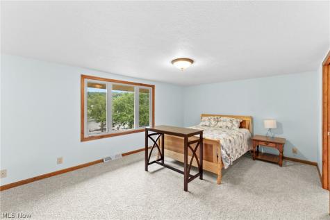 160 W Mohawk Drive Malvern OH 44644