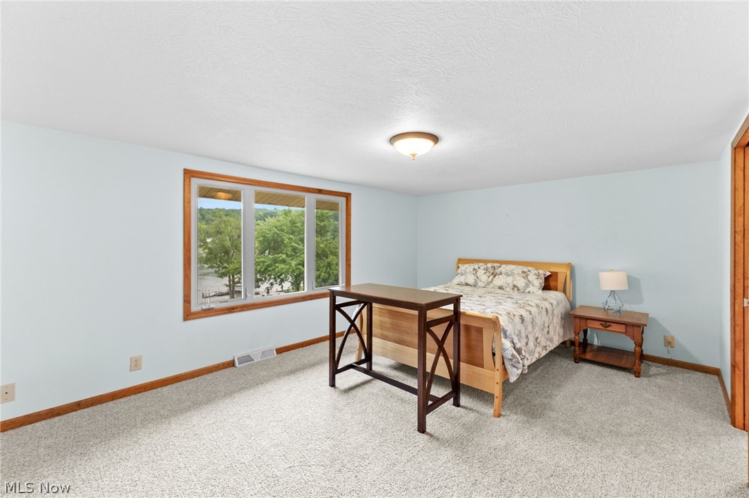 160 W Mohawk Drive Malvern OH 44644